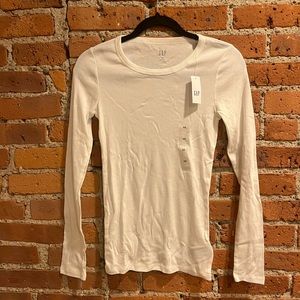GAP White basic long sleeve shirt